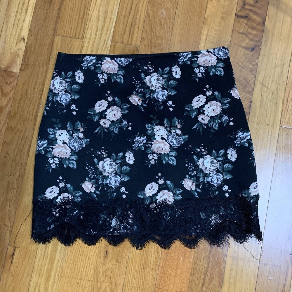Forever 21 Floral Black Mini Skirt Lace Trim S